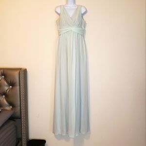 Donna Morgan Women's Spearmint Julie Double V-Neck Floorlength Chiffon Gown 8